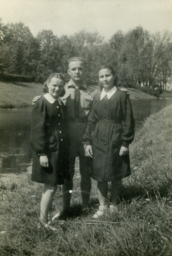 Leokadia Dąbczak (po prawej stronie) oraz Krystyna Wójcik (po lewej stronie)