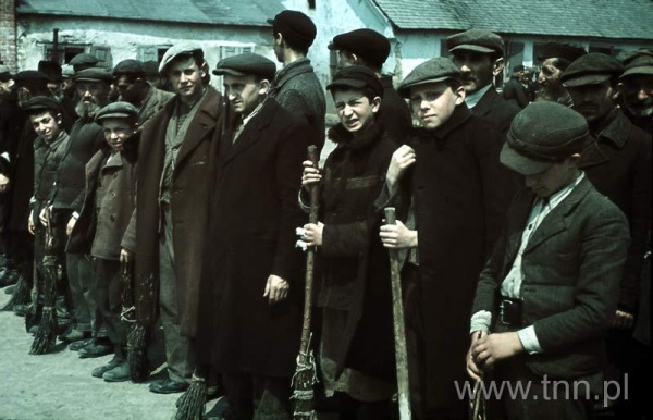 Obozy i praca przymusowa Żydów w dystrykcie lubelskim w latach 1939–1942