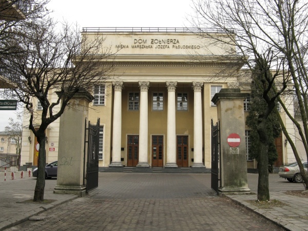 Dom Oficera im. Marszałka Józefa Piłsudskiego w Lublinie, fasada